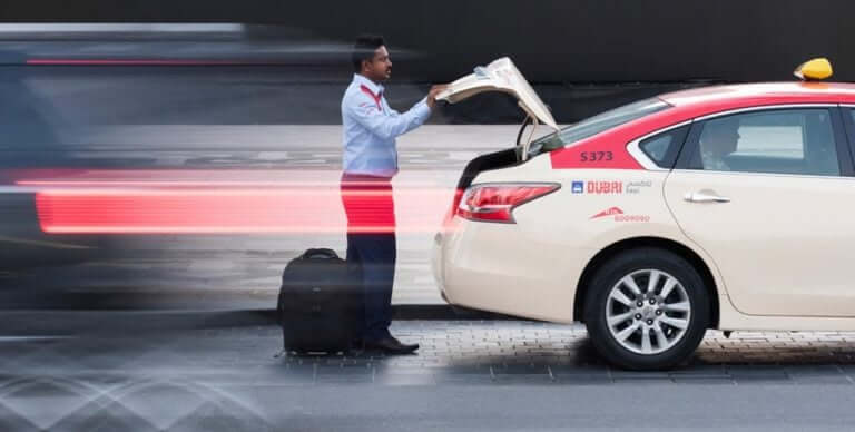 Cómo ahorrar en taxi a DXB y Dubái-AD