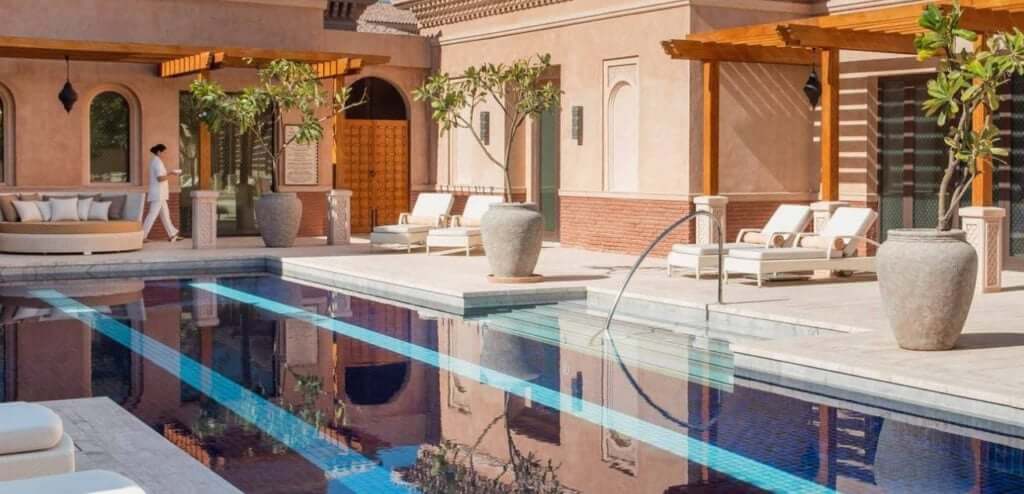 Spa Guerlain Dubai vivir en español piscina 