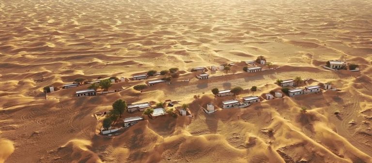 ¿Te atreves a visitar el pueblo fantasma de Emiratos?