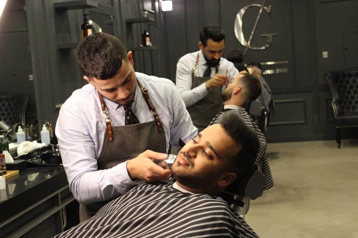 barberia dubai gratis corte pelo