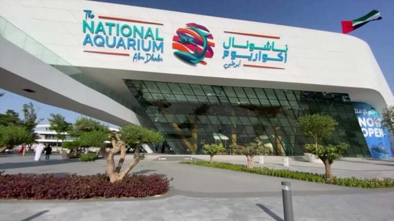 El acuario más grande de Oriente Medio abre en Abu Dhabi