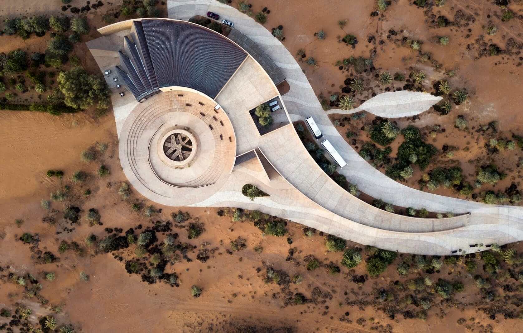 exposicion de arquitectura emiratos