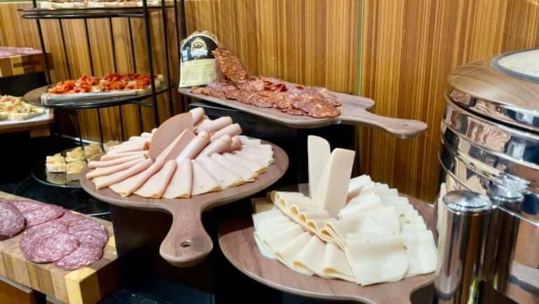 Nace en Dubái el concepto hotelero, Catalan Breakfast