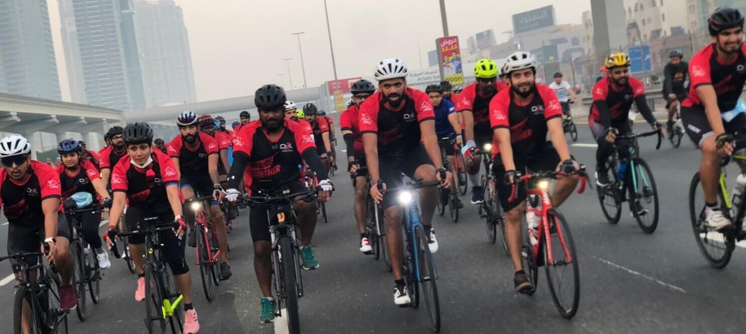 ciclismo en grupo en emiratos