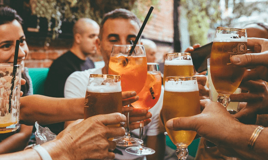 alcohol leyes en emiratos