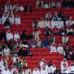 Inaudito en un Mundial: ¡la grada de Qatar se vació en el descanso!
