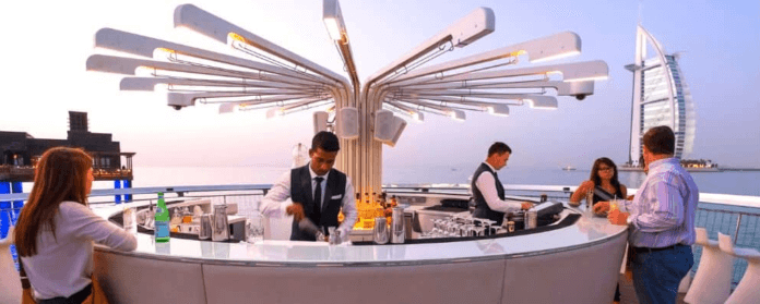 normas alcohol emiratos hoteles