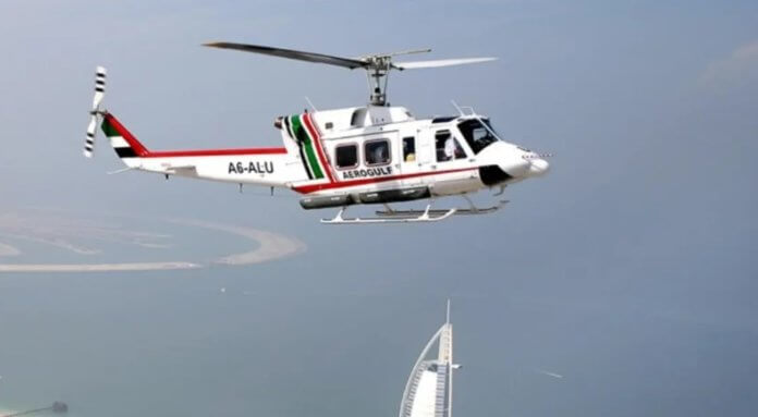 Un helicóptero AeroGulf surca los cielos de Dubái.